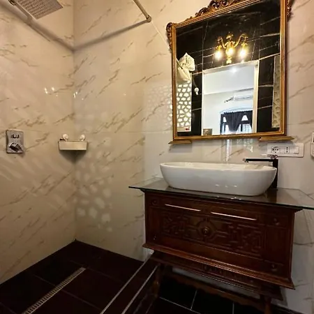 Enchanting In Old Town Couette-café
