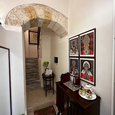 Enchanting In Old Town Couette-café